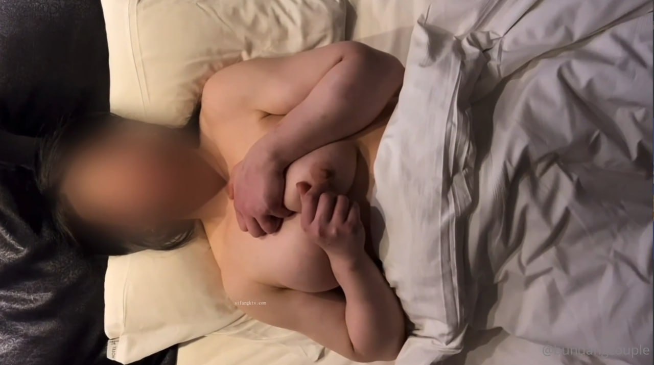 大屁股熟女Montse隔离时候出轨老公